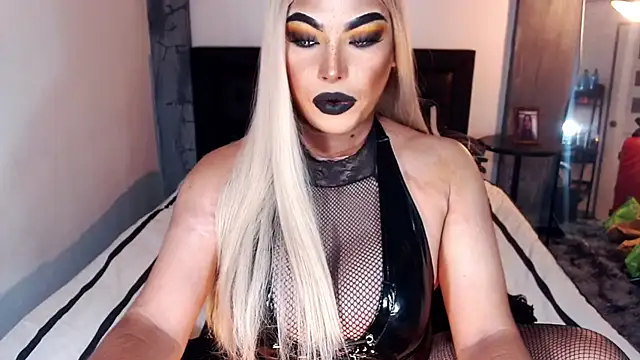 Snapshot of xTrixieMae chatting on November 2025 10:17:01 AM xTrixieMae online show from November 2025 10:17:01 AM