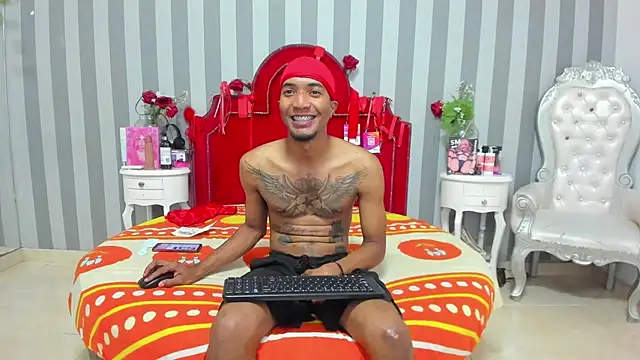 Snapshot of CaroyAndy chatting on May 2026 12:32:01 PM CaroyAndy online show from May 2026 12:32:01 PM