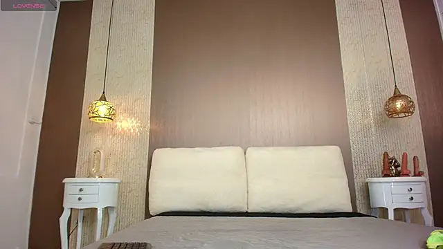 Tiifany Baker online show from November 2025 07:47:01 PM