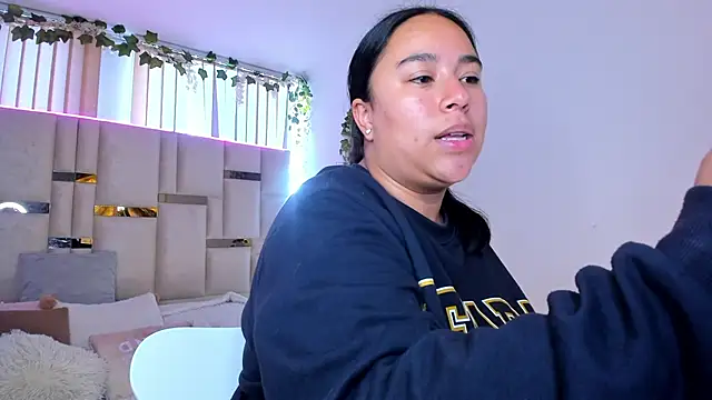 Zoey thompson online show from February 2026 09:13:02 PM