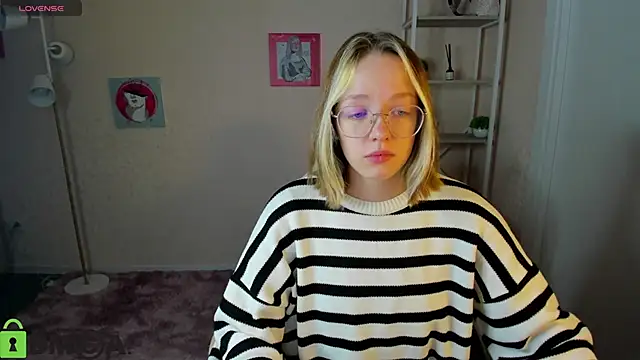 Snapshot of R0cket_bunny chatting on October 2025 01:25:01 AM R0cket bunny online show from October 2025 01:25:01 AM