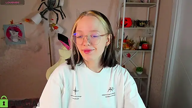 Snapshot of R0cket_bunny chatting on November 2025 01:05:02 AM R0cket bunny online show from November 2025 01:05:02 AM