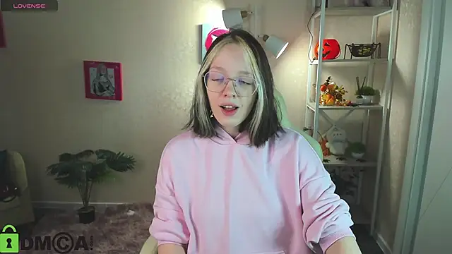 Snapshot of R0cket_bunny chatting on November 2025 01:04:02 AM R0cket bunny online show from November 2025 01:04:02 AM