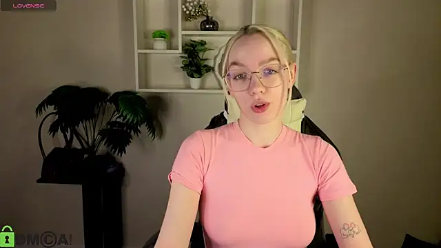 R0cket bunny online show from April 2026 12:42:01 AM