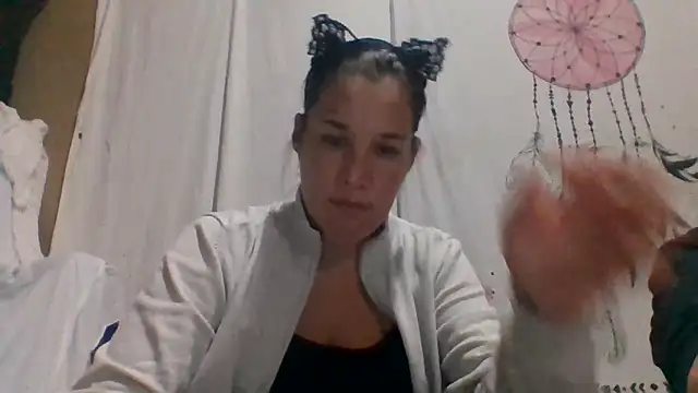 Snapshot of Manon11100 chatting on December 2025 01:39:02 PM Manon11100 online show from December 2025 01:39:02 PM