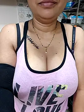 Snapshot of Queen_Nightt chatting on September 2025 03:17:02 AM Queen Nightt online show from September 2025 03:17:02 AM