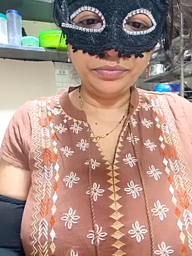 Snapshot of Queen_Nightt chatting on November 2025 03:52:01 AM Queen Nightt online show from November 2025 03:52:01 AM