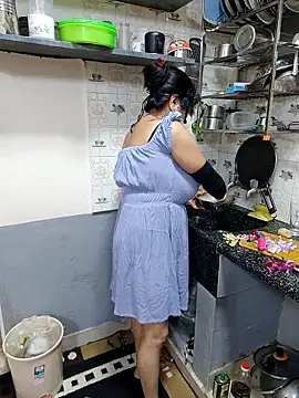 Queen Nightt online show from January 2026 03:32:01 AM