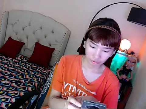 ShantalFoxxy  online show from October 2025 12:01:02 AM