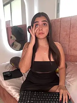 salomecute21 online show from October 2025 11:50:01 AM