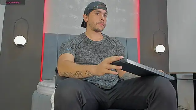 Snapshot of Liam_walk_ chatting on March 2026 07:20:02 PM Liam walk online show from March 2026 07:20:02 PM