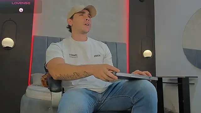 Snapshot of Liam_walk_ chatting on March 2026 08:04:02 PM Liam walk online show from March 2026 08:04:02 PM
