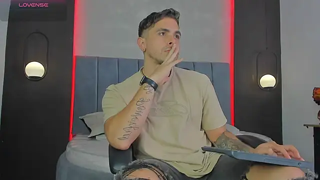 Snapshot of Liam_walk_ chatting on March 2026 08:21:02 PM Liam walk online show from March 2026 08:21:02 PM