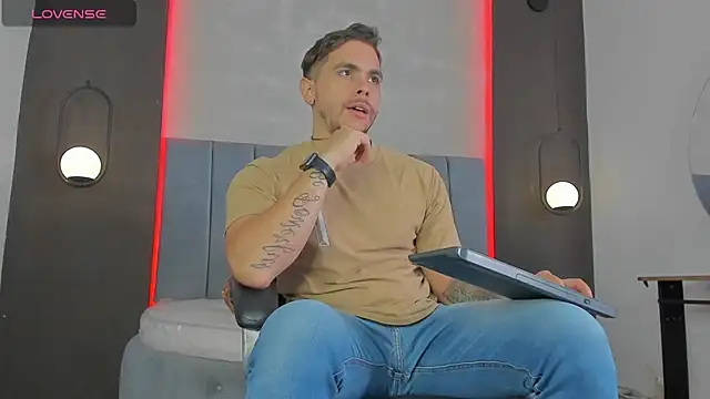 Snapshot of Liam_walk_ chatting on April 2026 08:03:01 PM Liam walk online show from April 2026 08:03:01 PM