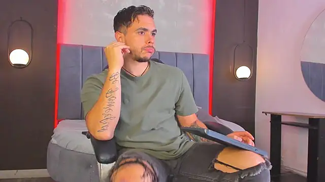 Snapshot of Liam_walk_ chatting on April 2026 12:10:01 PM Liam walk online show from April 2026 12:10:01 PM