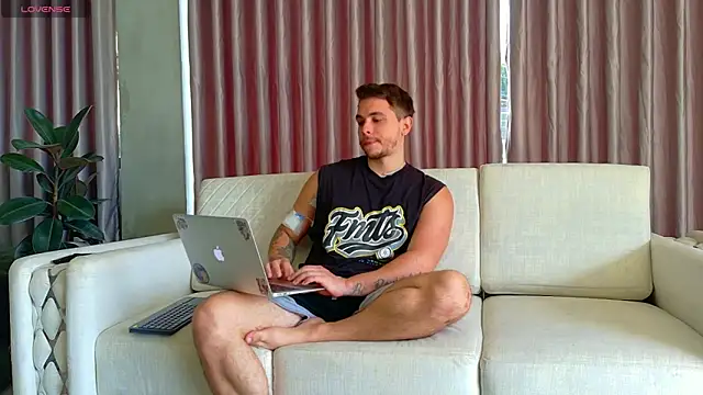 Snapshot of Liam_walk_ chatting on July 2026 03:11:01 PM Liam walk online show from July 2026 03:11:01 PM