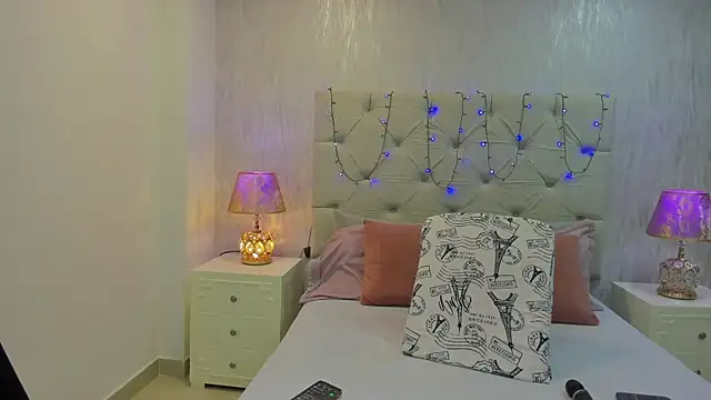 Pamelamiler   online show from September 2025 12:17:02 PM