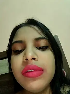 Snapshot of Maahhii_2 chatting on May 2026 08:28:02 PM Maahhii 2 online show from May 2026 08:28:02 PM