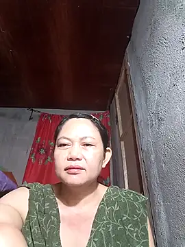 Everleigh mom online show from November 2025 08:22:02 PM