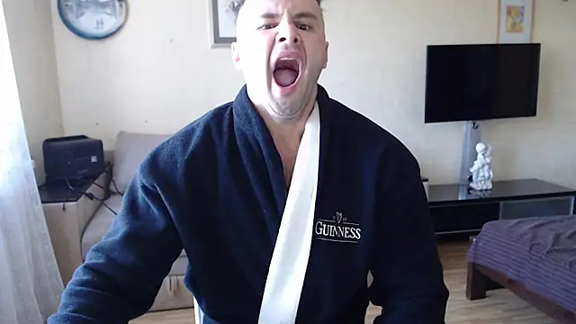 muscle uncut online show from October 2025 08:03:01 AM