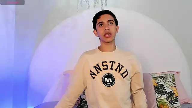 Snapshot of JoshuaSanzz chatting on December 2025 02:28:02 AM JoshuaSanzz online show from December 2025 02:28:02 AM