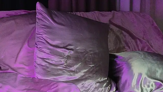 Snapshot of AliceJameson chatting on February 2025 06:33:02 PM AliceJameson online show from February 2025 06:33:02 PM