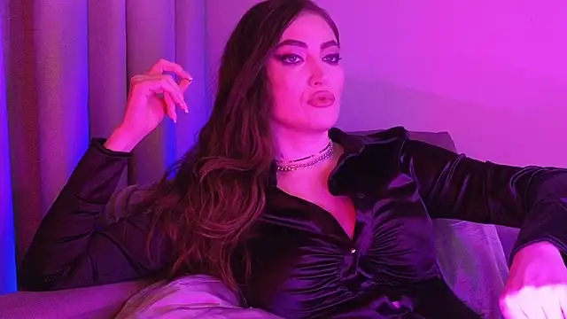 Snapshot of AliceJameson chatting on November 2025 09:08:01 PM AliceJameson online show from November 2025 09:08:01 PM