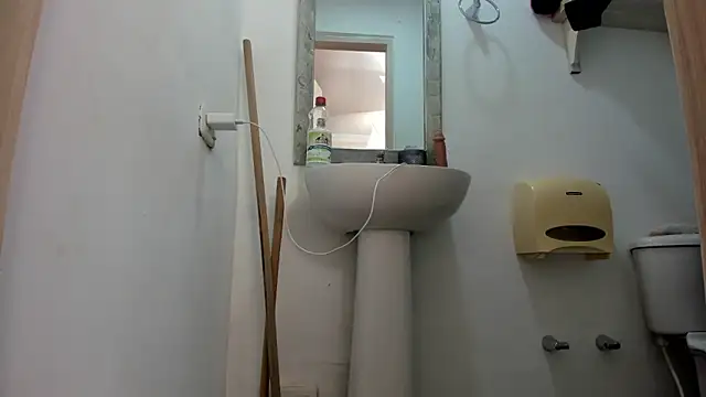 Snapshot of ALYANNA_HOT_ chatting on November 2025 11:43:01 AM ALYANNA HOT online show from November 2025 11:43:01 AM