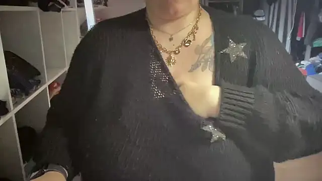 Snapshot of Bella_x69 chatting on October 2025 08:51:01 AM Bella x69 online show from October 2025 08:51:01 AM