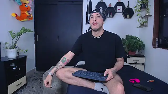 Borsalino Adam online show from October 2025 06:08:01 PM