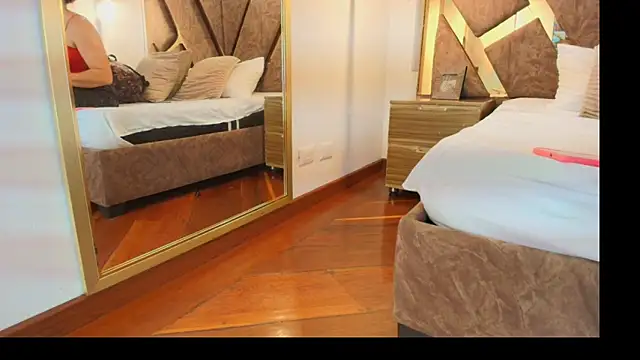 zarah andrew   online show from November 2025 02:39:01 PM