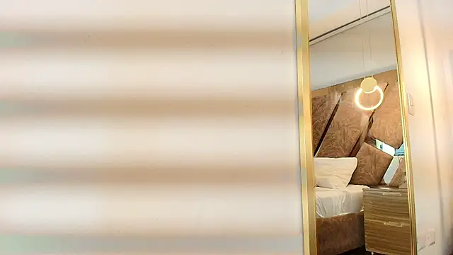 zarah andrew   online show from December 2025 12:03:02 PM