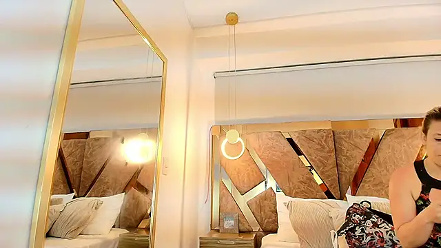 zarah andrew   online show from December 2025 11:58:02 AM