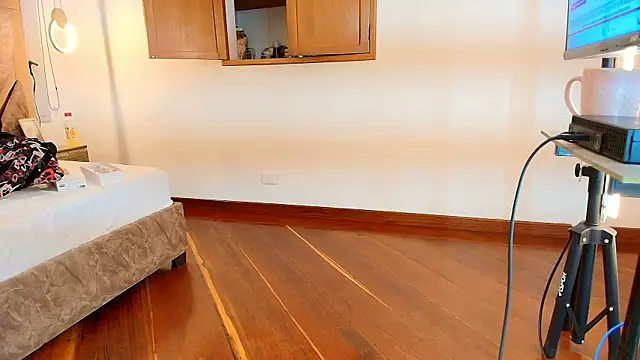 zarah andrew   online show from December 2025 12:10:01 PM