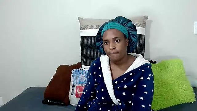 QueenRomaxx1 online show from October 2025 04:41:02 PM