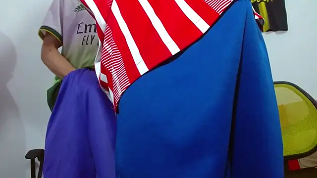 skinny23cm online show from February 2026 04:05:02 PM