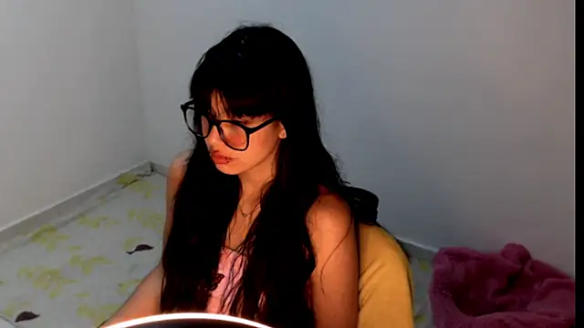 Snapshot of meganmiauu chatting on May 2026 12:09:02 PM meganmiauu online show from May 2026 12:09:02 PM