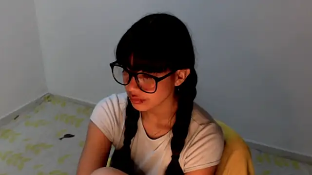 Snapshot of meganmiauu chatting on June 2026 05:23:01 AM meganmiauu online show from June 2026 05:23:01 AM