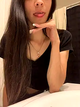 Snapshot of lovinlush chatting on October 2025 04:28:01 PM lovinlush online show from October 2025 04:28:01 PM