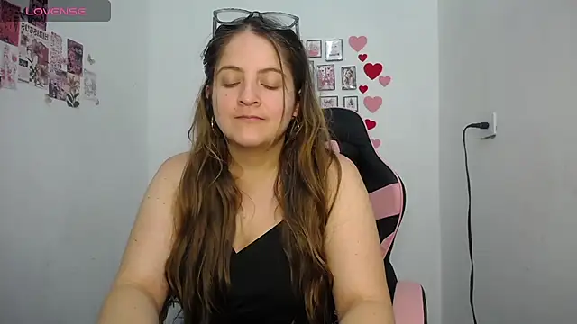 Snapshot of Pregnant_Kloe chatting on May 2026 10:27:01 PM Pregnant Kloe online show from May 2026 10:27:01 PM