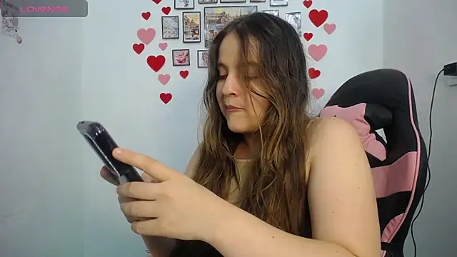 Snapshot of Pregnant_Kloe chatting on June 2026 03:11:01 PM Pregnant Kloe online show from June 2026 03:11:01 PM