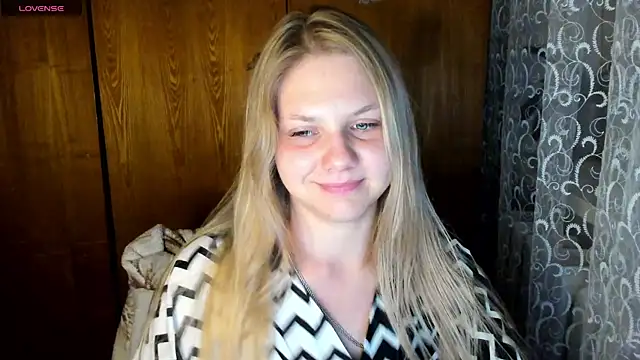 Snapshot of AlinaMors chatting on September 2025 08:53:02 PM AlinaMors online show from September 2025 08:53:02 PM