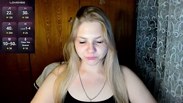 Snapshot of AlinaMors chatting on September 2025 08:43:01 PM AlinaMors online show from September 2025 08:43:01 PM