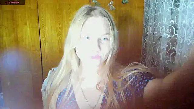 Snapshot of AlinaMors chatting on October 2025 05:32:02 PM AlinaMors online show from October 2025 05:32:02 PM