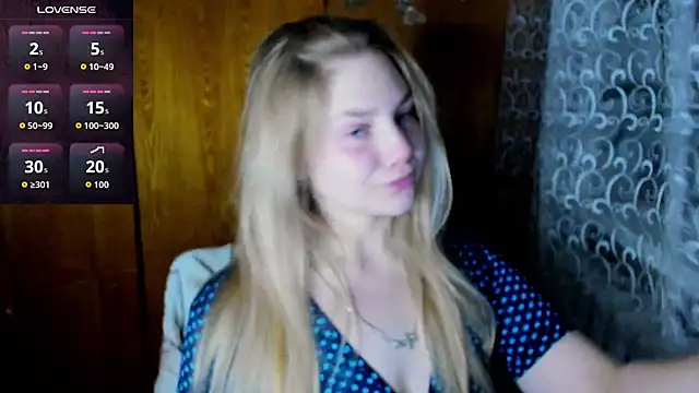 Snapshot of AlinaMors chatting on October 2025 08:53:02 PM AlinaMors online show from October 2025 08:53:02 PM