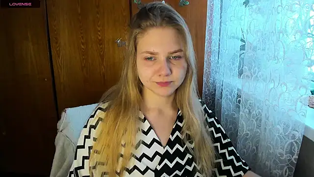 Snapshot of AlinaMors chatting on October 2025 11:56:02 AM AlinaMors online show from October 2025 11:56:02 AM