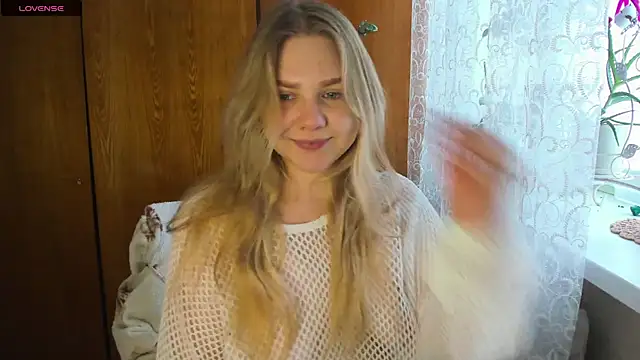 Snapshot of AlinaMors chatting on November 2025 09:41:01 AM AlinaMors online show from November 2025 09:41:01 AM