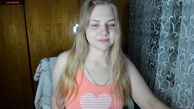 Snapshot of AlinaMors chatting on November 2025 09:47:01 PM AlinaMors online show from November 2025 09:47:01 PM