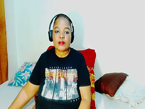 Love-Racheal75 online show from May 2026 03:54:01 PM