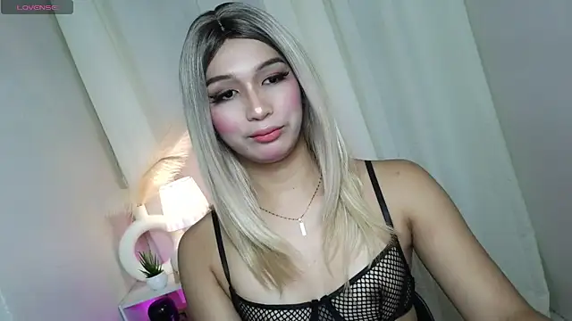 Sophia Trans online show from March 2026 05:40:01 PM